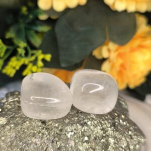 ✨ Clear Quartz Tumble Stone-Master Healer-Cleanses & Aligns Chakras-Versatile Healing Tool - Image 3
